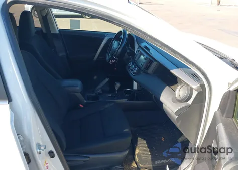 2018 Toyota Rav4 Le z USA, uszkodzony, nr VIN JTMZFREV0JJ166951